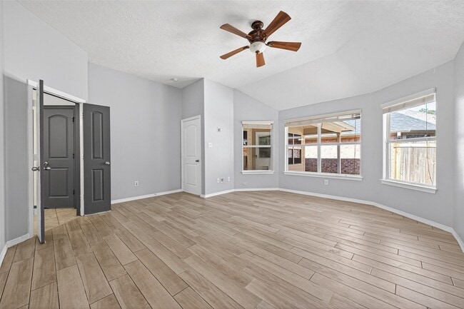 Building Photo - 10542 Parkside Dr