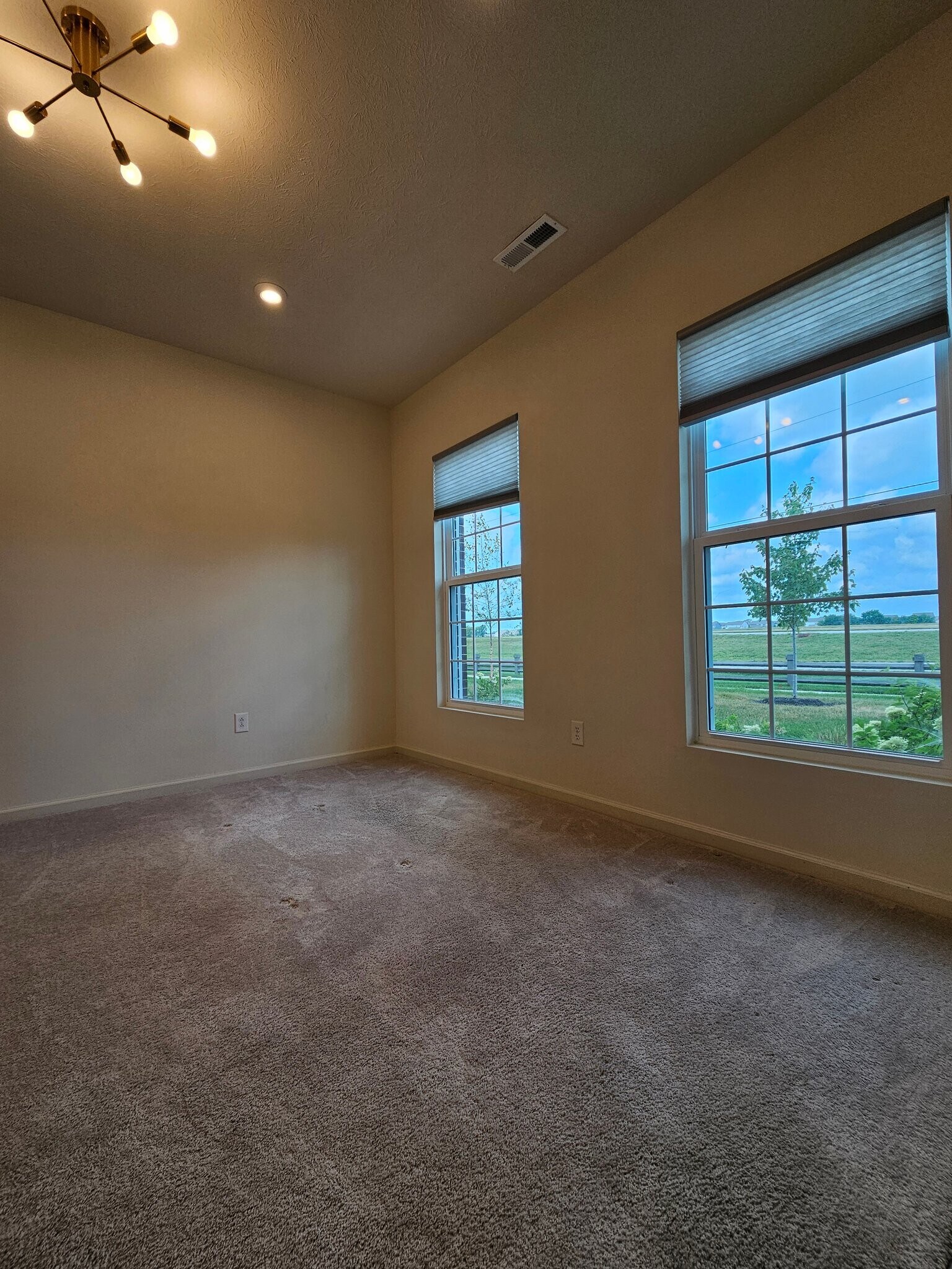 Building Photo - 1728 Blenker Dr