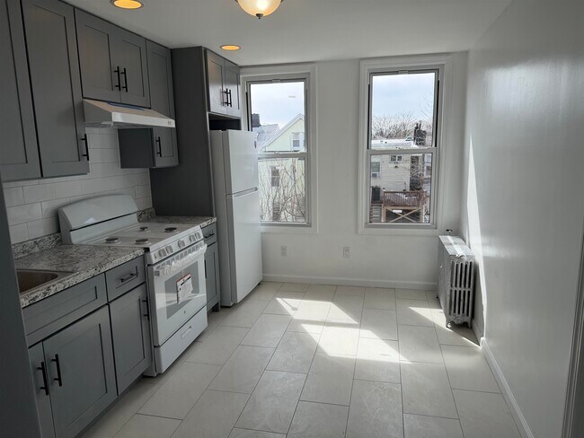 Building Photo - 419 4th St