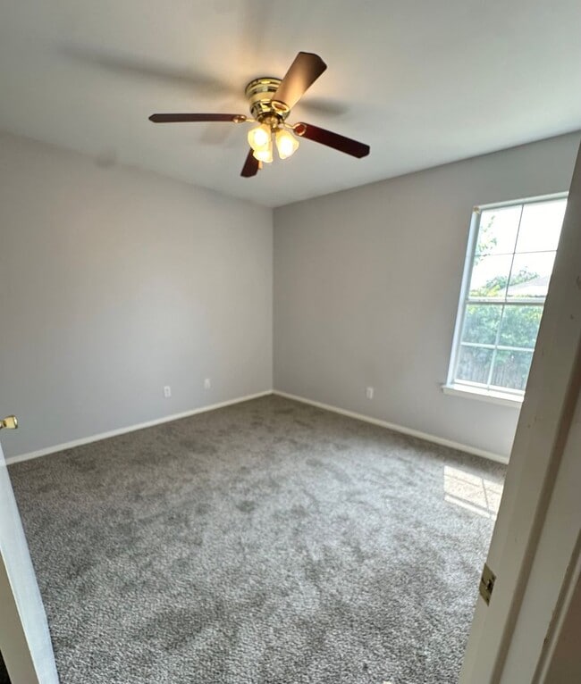 Building Photo - 2 Bedroom Home in Lindale ISD!