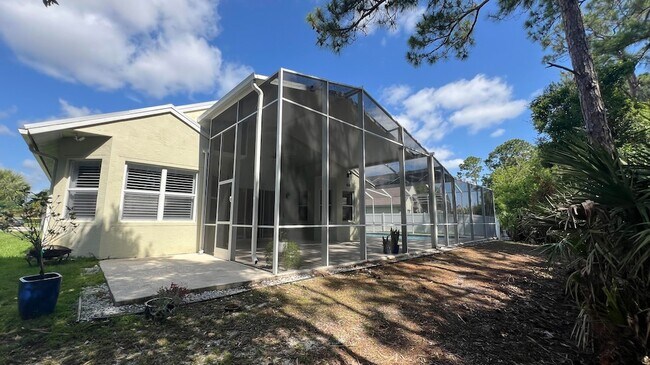 Building Photo - 104 NW Pleasant Grove Way