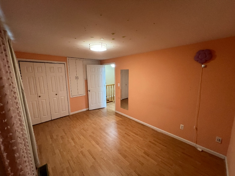 Building Photo - 643 47th St