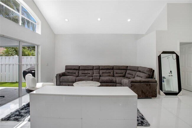Building Photo - 3432 SW 49th St
