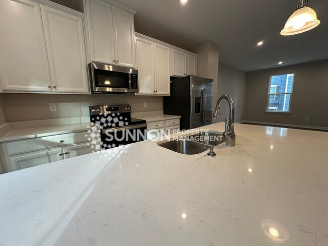 Building Photo - 3 Bedroom Townhome in Mountain Island