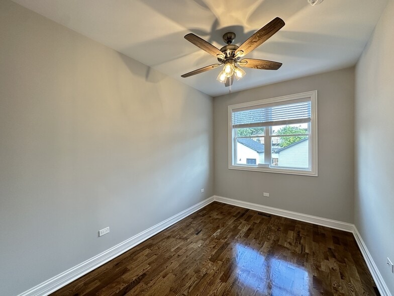 Building Photo - 527 N Springfield Ave