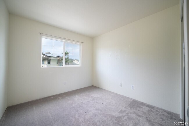 Building Photo - 3 BED 2.5 BATH 2 PARKING IN EWA BEACH