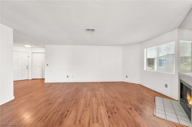 Building Photo - 6859 Tamarus St