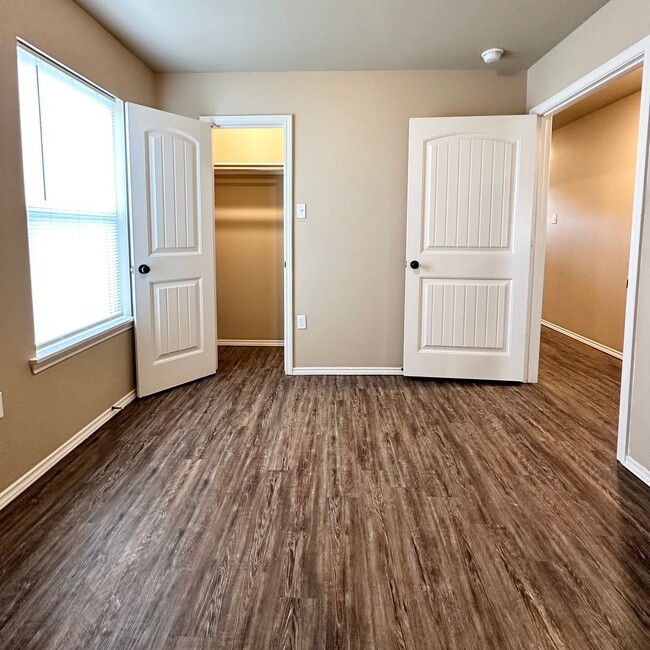 Building Photo - $99 Move In Special With 13 Month Lease!