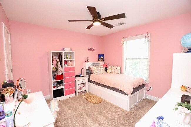 Building Photo - 545 Curlew Cir