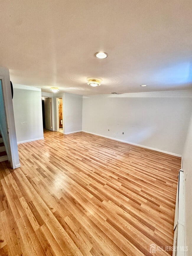 Building Photo - 323 Gill Ln