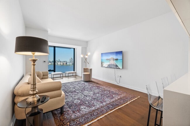 Building Photo - 99 Hudson St