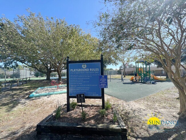 Building Photo - 2 Bedroom home with custom upgrades in the...