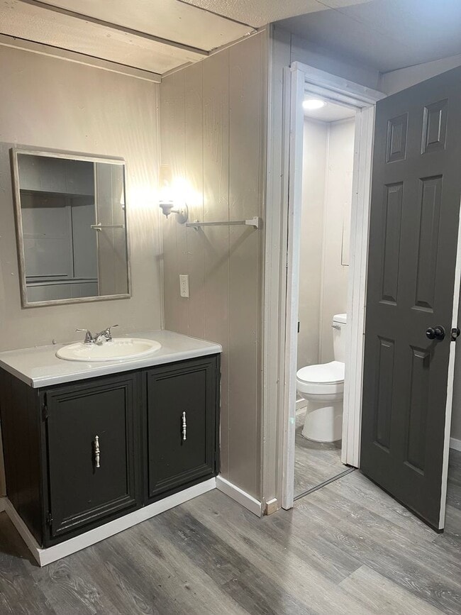 Building Photo - Two Bedroom One Bath Manufactured Home in Huntington