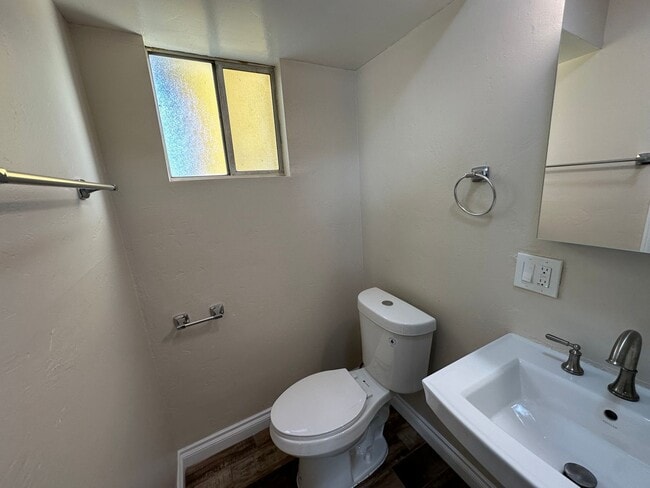 Building Photo - 678 N Shaffer St