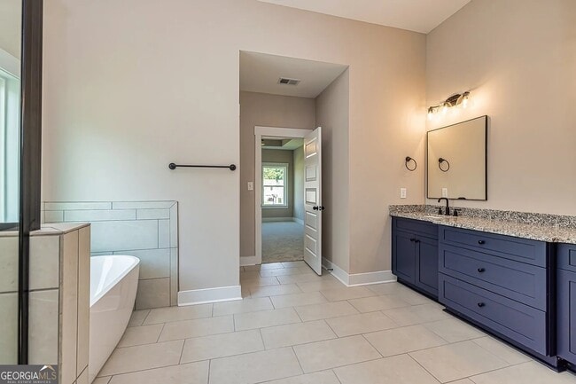 Building Photo - 65 Oakhurst Trail