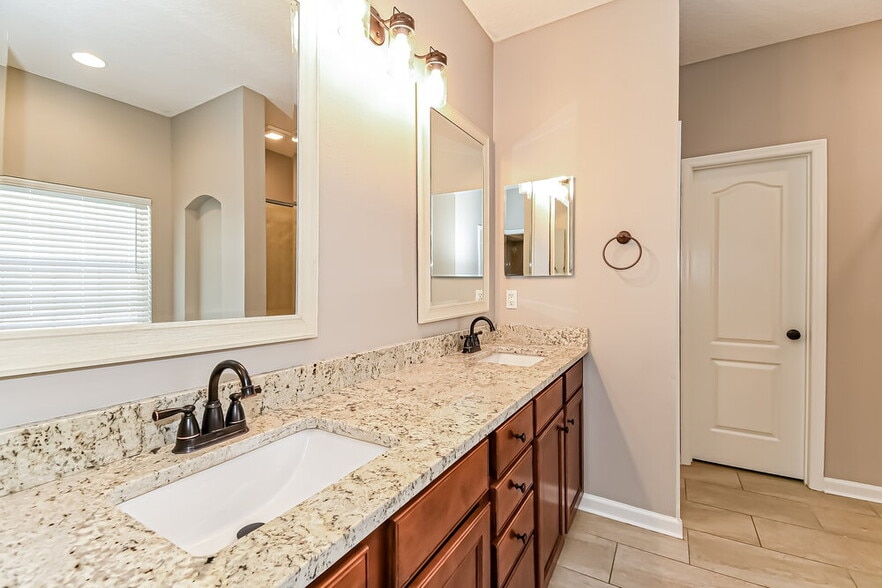 Building Photo - 4856 Monroe Forest Dr