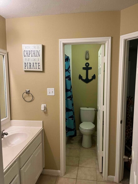 Building Photo - 8207 Fairgrove Park Ct