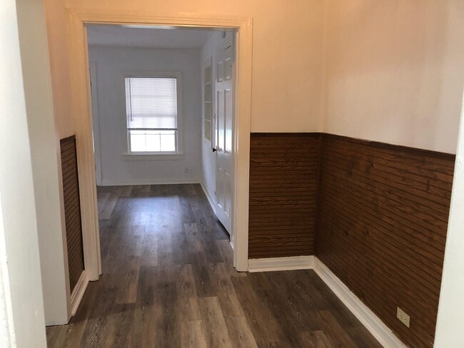 Building Photo - 1207 Greenville St