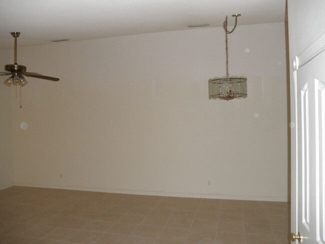 Building Photo - Sun Terrace At The Gardens