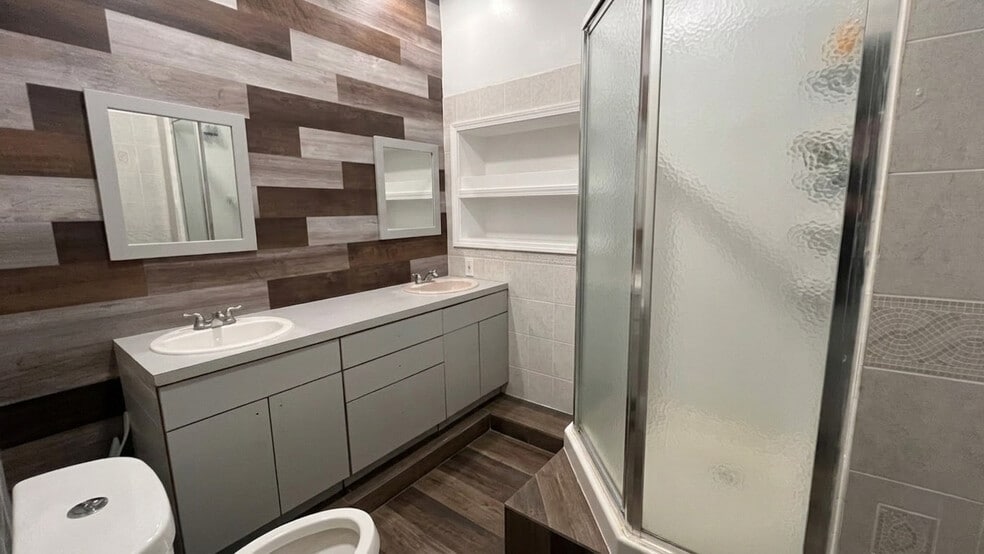 Building Photo - 5807 Hobart St