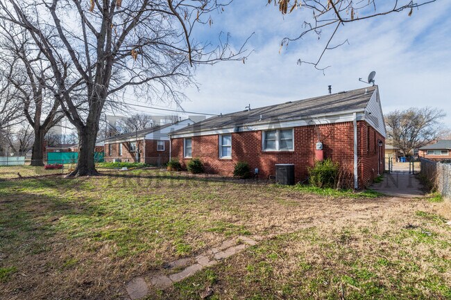 Building Photo - 1720 S Windsor Rd