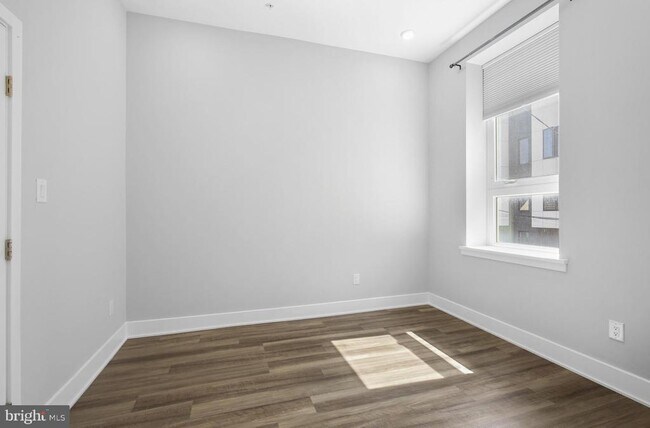 Building Photo - 910 N 17th St