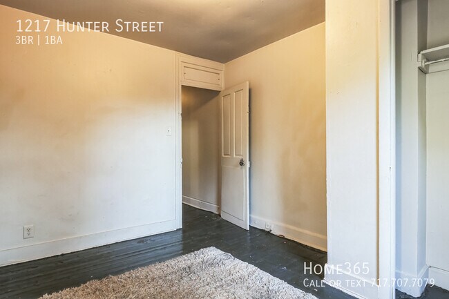 Building Photo - 1217 Hunter St