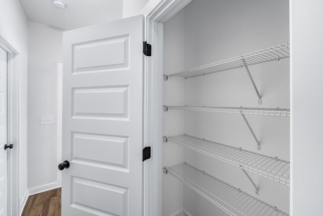 Building Photo - 2033 Weaver Way