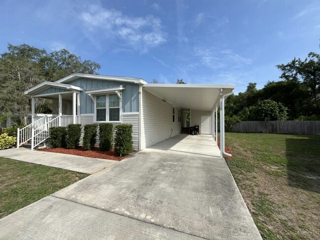 Building Photo - 115 Poinsettia Dr