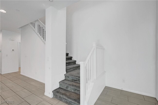Building Photo - 985 Via Lombardi