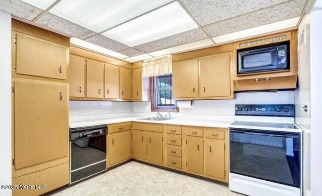 Building Photo - 4 Coral Way