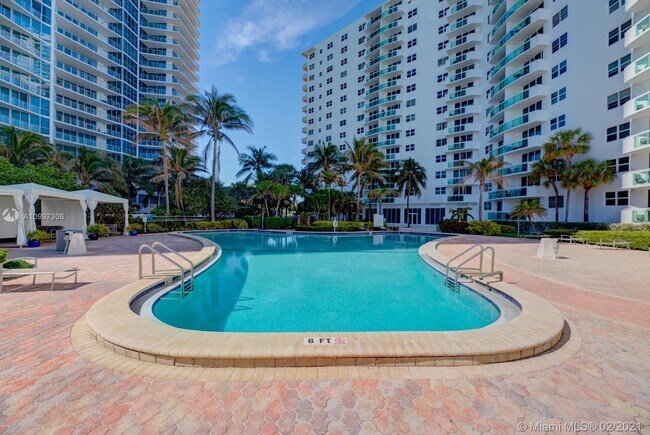 Building Photo - 3001 S Ocean Dr