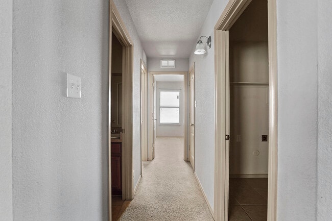 Building Photo - 12858 Hueco Hill Dr