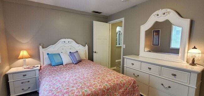 Building Photo - Monthly Furnished Rental, Dog-Friendly, Utilities Included