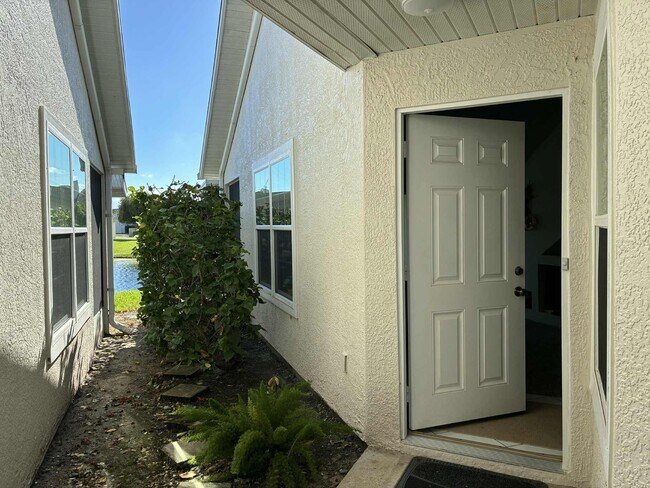 Building Photo - 1820 Waterford Dr