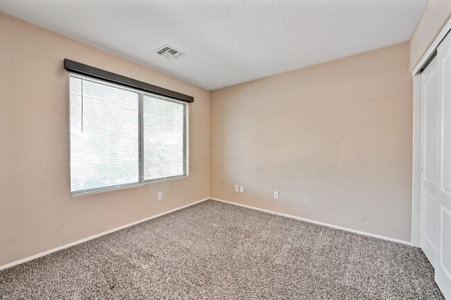 Building Photo - 8205 S 45th Ln