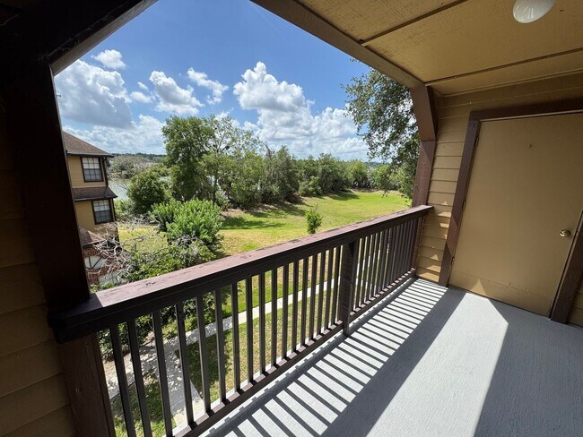 Building Photo - Altamonte Springs Top Floor Condo ~ Gated Waterfront Community ~ Must See!