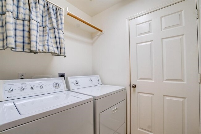 Building Photo - 2608 Easton Springs Ct