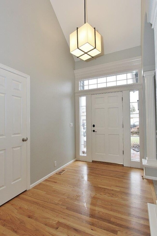 Building Photo - Elegant Home in Hobble Creek!