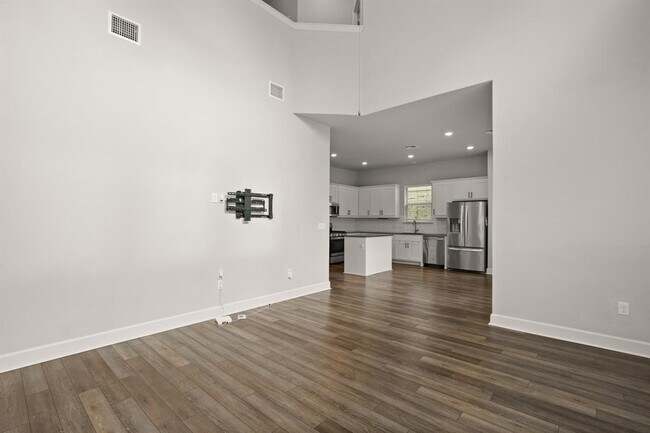 Building Photo - 12809 Stanford Dr