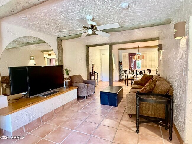Building Photo - 4303 E Cactus Rd