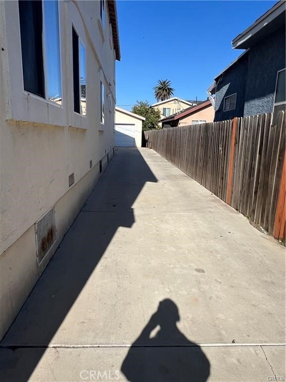 Building Photo - 1577 E 51st St