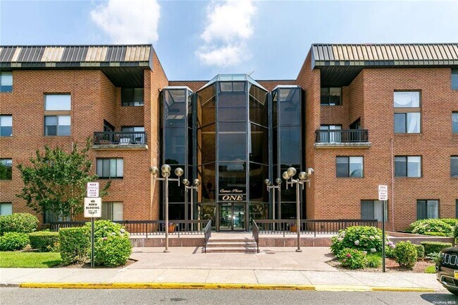 Primary Photo - 1 Ipswich Ave