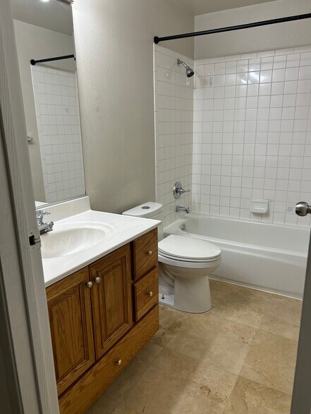 Building Photo - 9426 NE 140th St