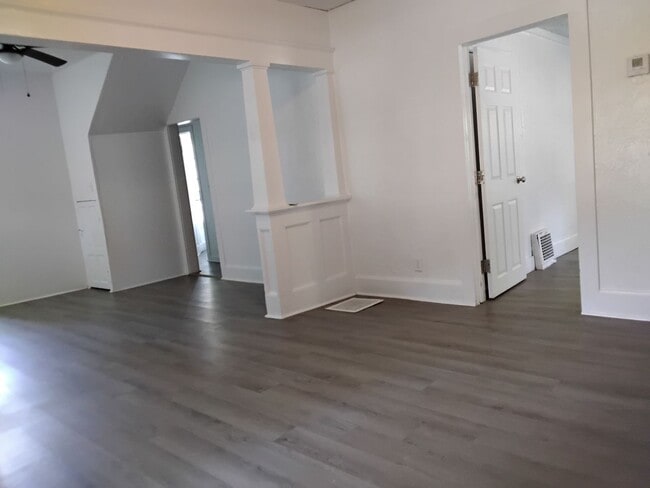Building Photo - 1607 W Nichols St