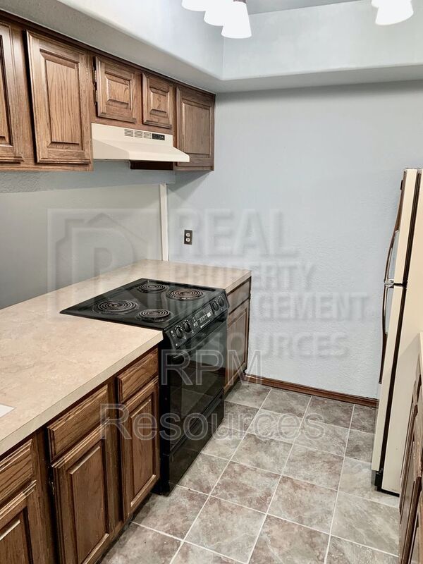 Building Photo - 723 Rimrock Rd