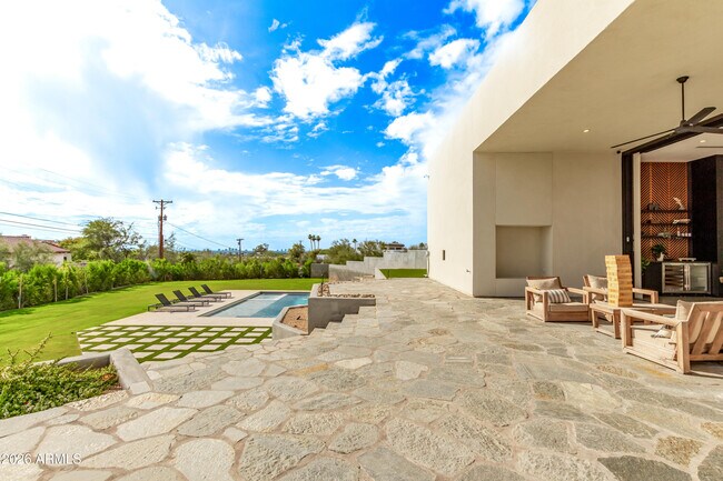 Building Photo - 4905 E White Gates Dr