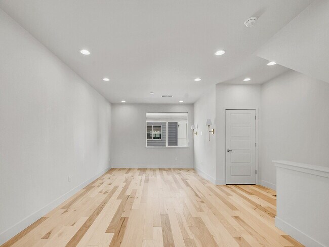 Building Photo - $2,750 - 2 Bed, 2.5 Bath Townhome in Broom...