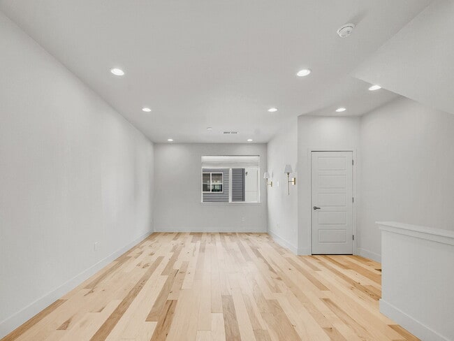 Building Photo - $2,850 - 2 Bed, 2.5 Bath Townhome in Broom...