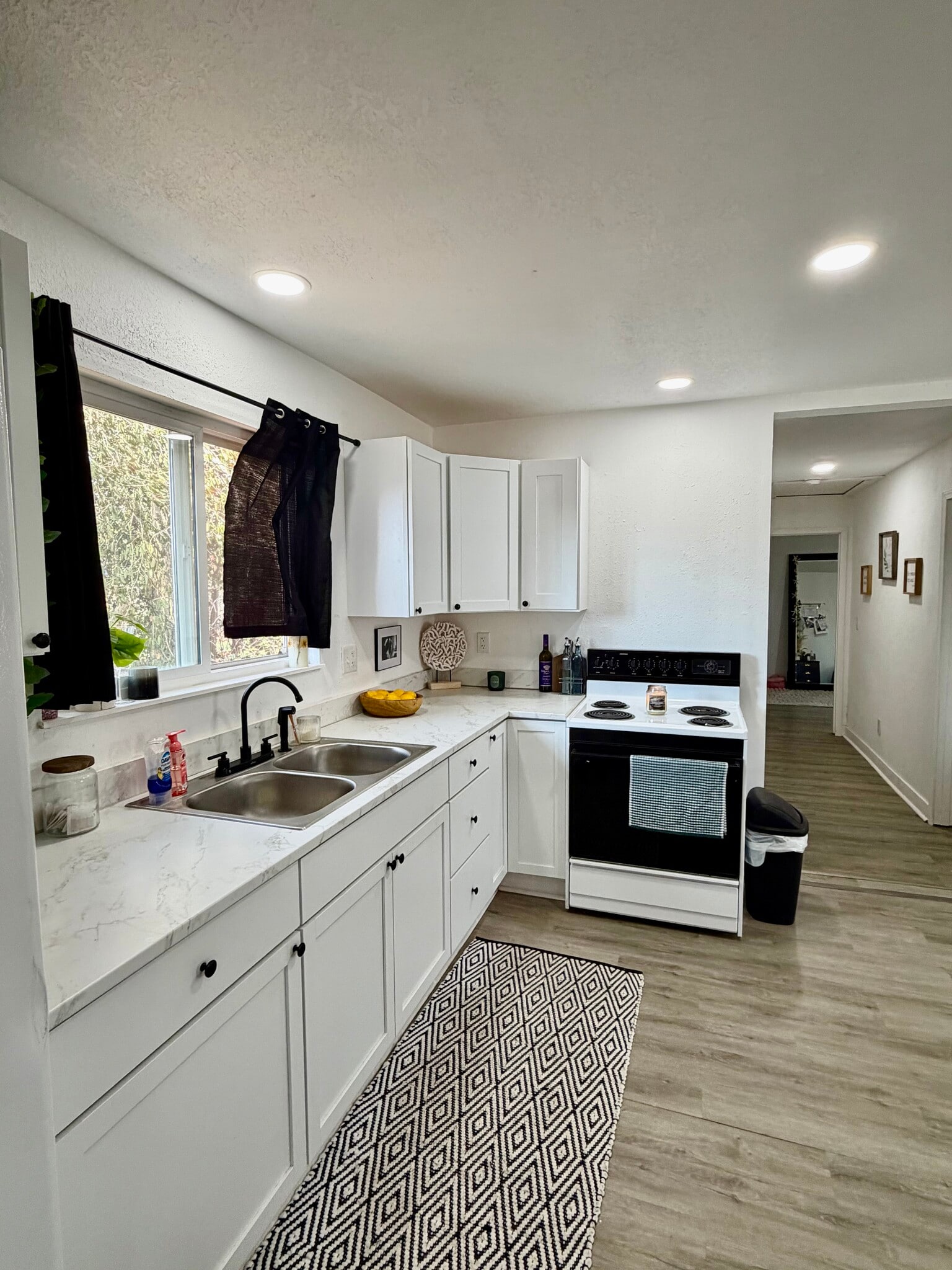 Building Photo - 2935 W Madison St